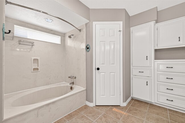 Building Photo - 4003 W Valley Dr