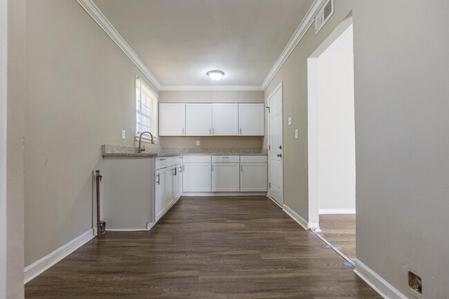 Building Photo - 1024 Mendenhall Cove