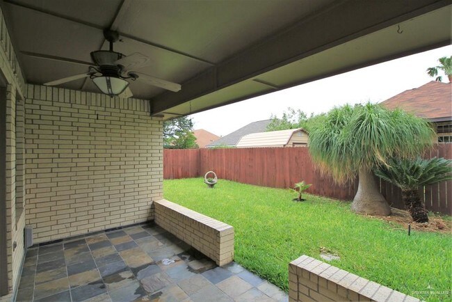 Building Photo - 15 Falcon Ave W