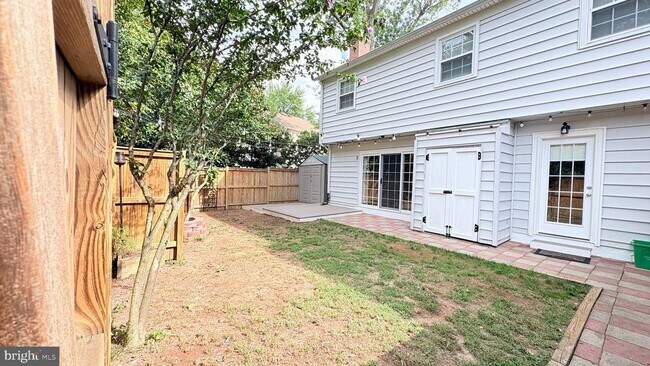 Building Photo - 2174 Mayflower Dr