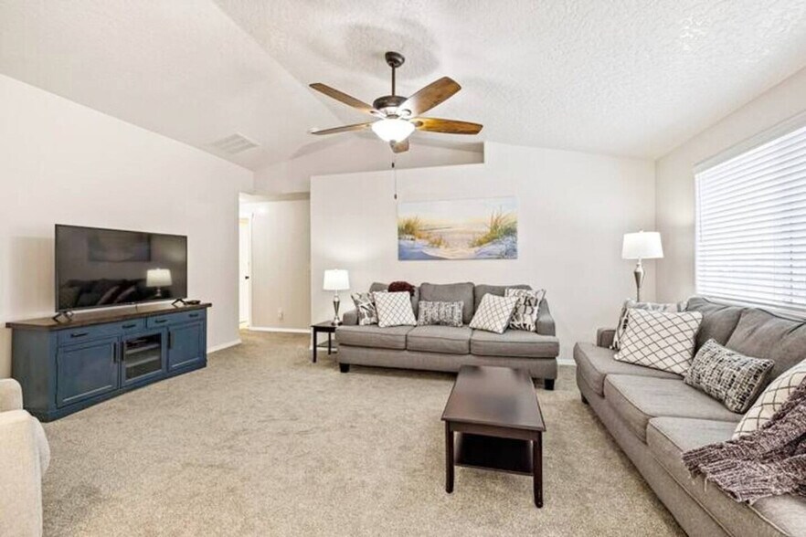 Building Photo - 623 Autumn Pl