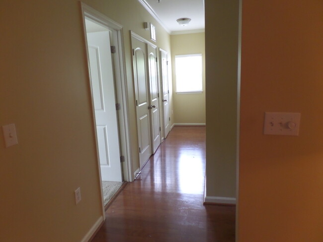 Building Photo - Eagle Creek Condos at Hillcrest!