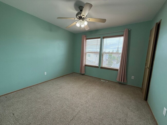 Building Photo - 3 Bedroom DuPont Home for Rent