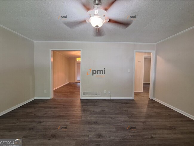 Building Photo - 4384 Westside Dr