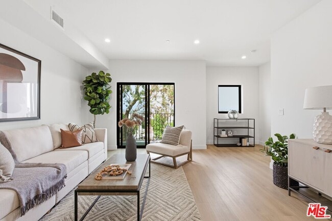 Building Photo - 3842 Don Tomaso Dr