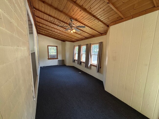 Building Photo - Newly Renovated 3 Bedroom on Park Avenue