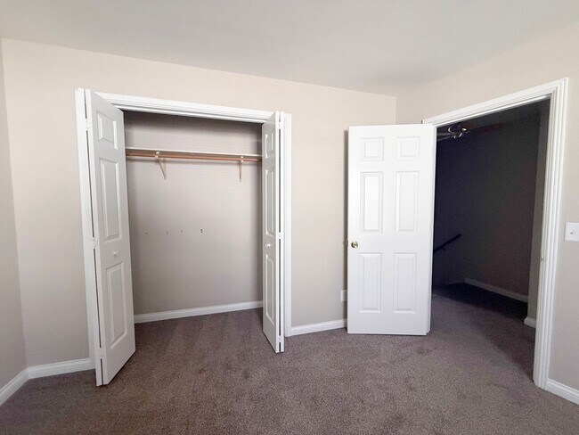 Building Photo - 42 Eastgate Cir