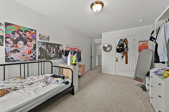 Building Photo - 1102 Lossie Ln