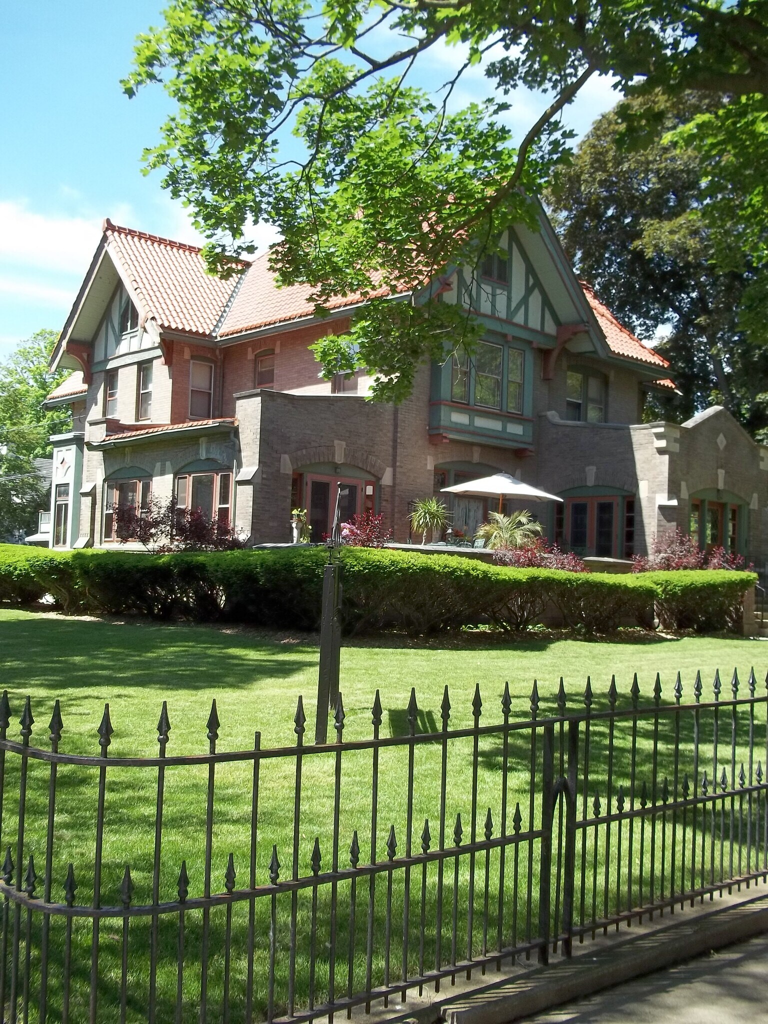 Building Photo - 305 Oregon Ave