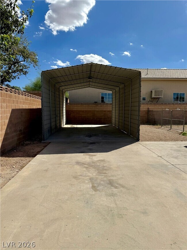 Building Photo - 1571 Turf Dr
