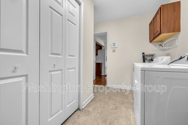 Building Photo - 5602 Grouper Ct