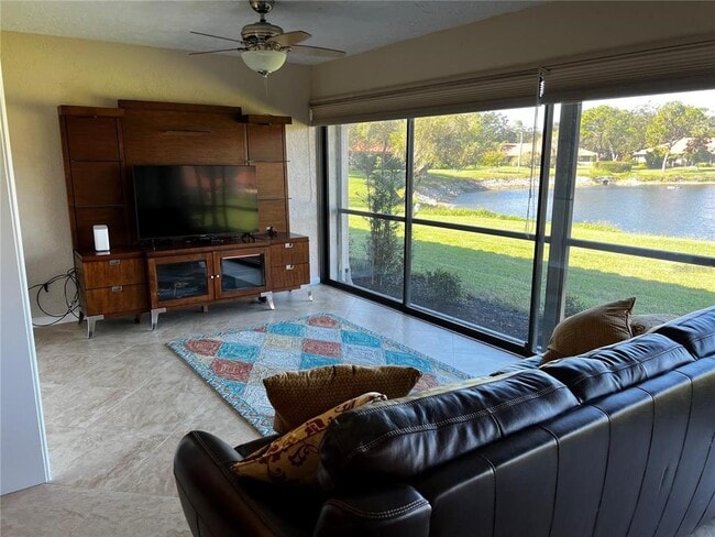 Building Photo - 5581 Golf Pointe Dr