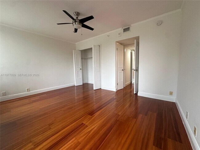 Building Photo - 1541 Brickell Ave