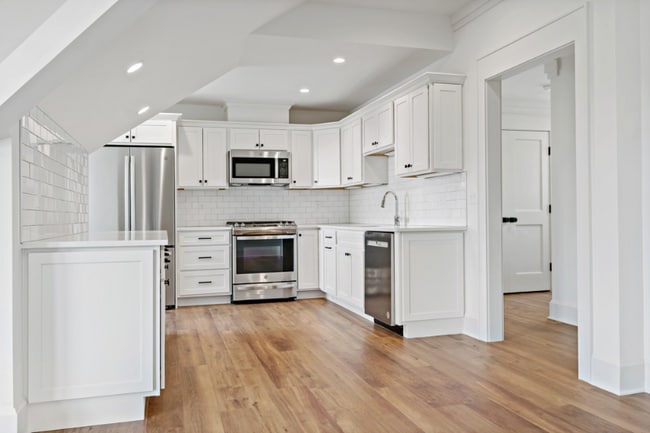 Building Photo - 99 Lynde St