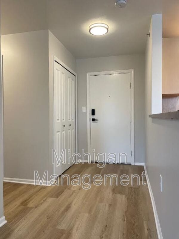 Building Photo - 2735 E Maple Rd