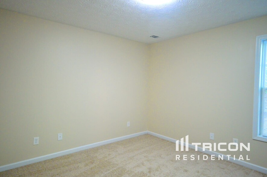 Building Photo - 100 Shadowbrook Trce