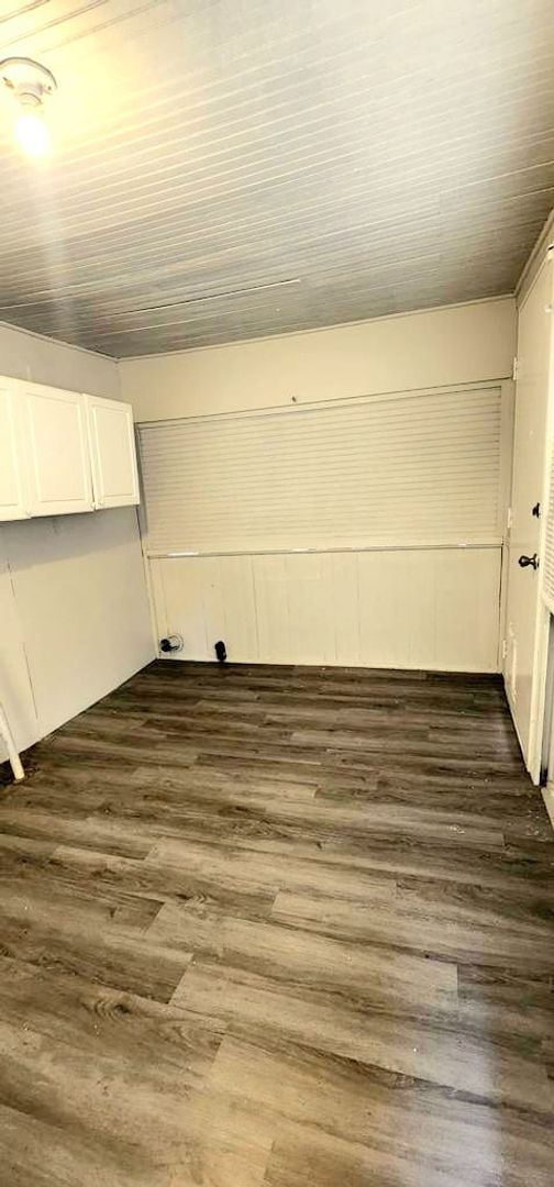 Building Photo - Spacious Four-Bedroom near Plaza District