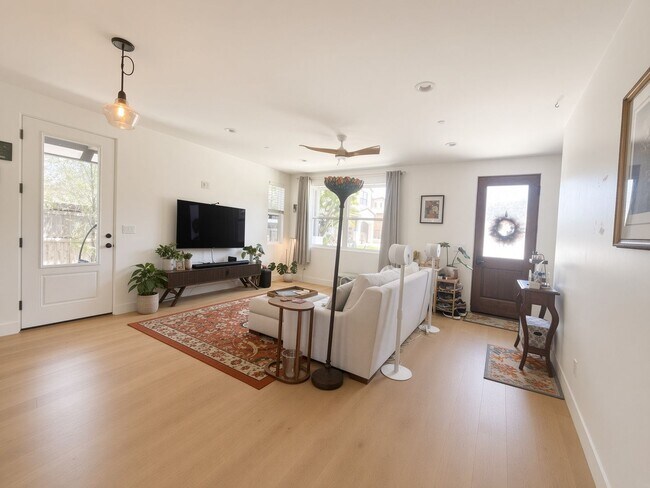 Building Photo - 114 Finnians Way