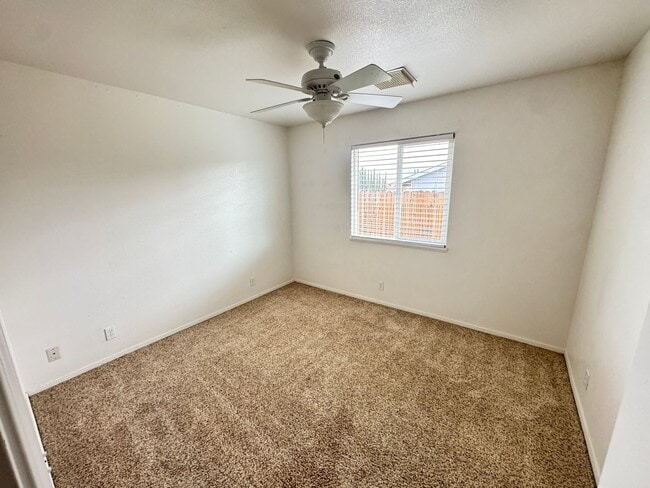 Building Photo - Beautiful 4 Bedroom Home