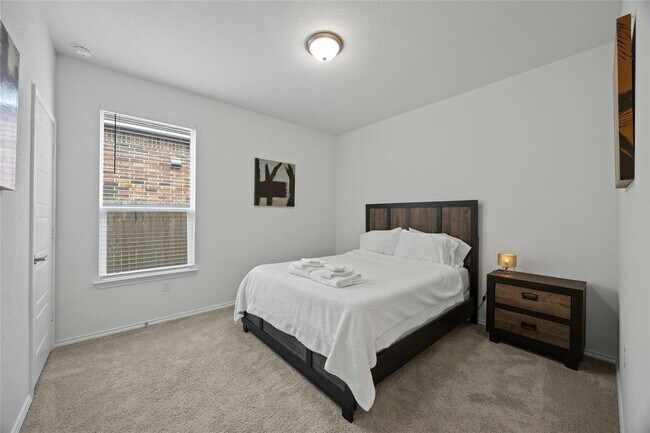 Building Photo - 12529 Hallstatt Dr
