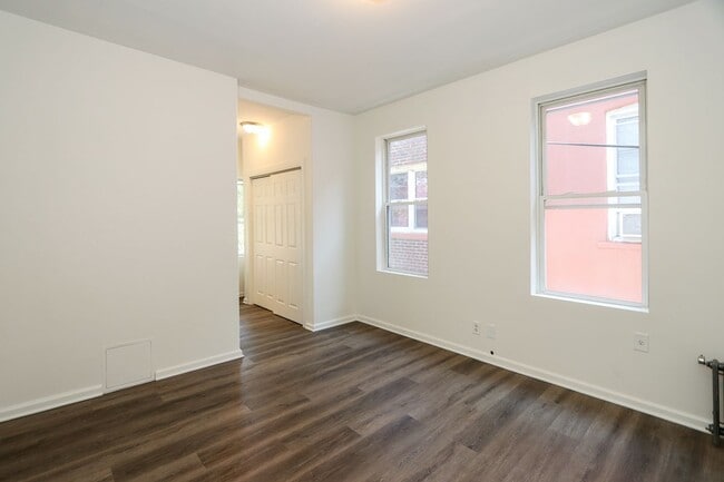 Building Photo - 78-10 32nd Ave