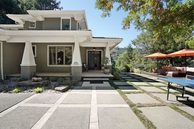 Building Photo - Stunning 4Bed/5bath Home in Kentfield