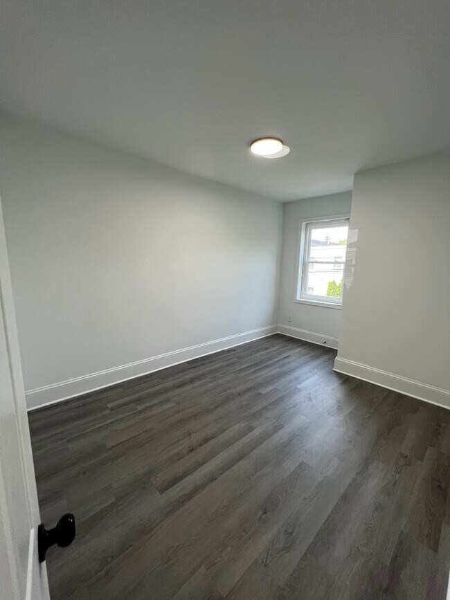 Building Photo - 933 McDowell Ave