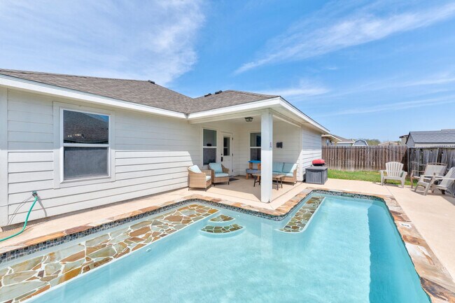 Building Photo - 3230 Creek Side Dr