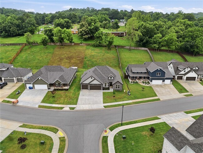 Building Photo - 1229 Bunker Dr