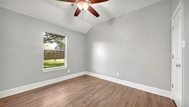Building Photo - 3412 Glastonbury Dr