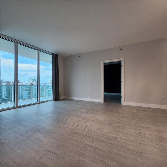 Building Photo - 950 Brickell Bay Dr