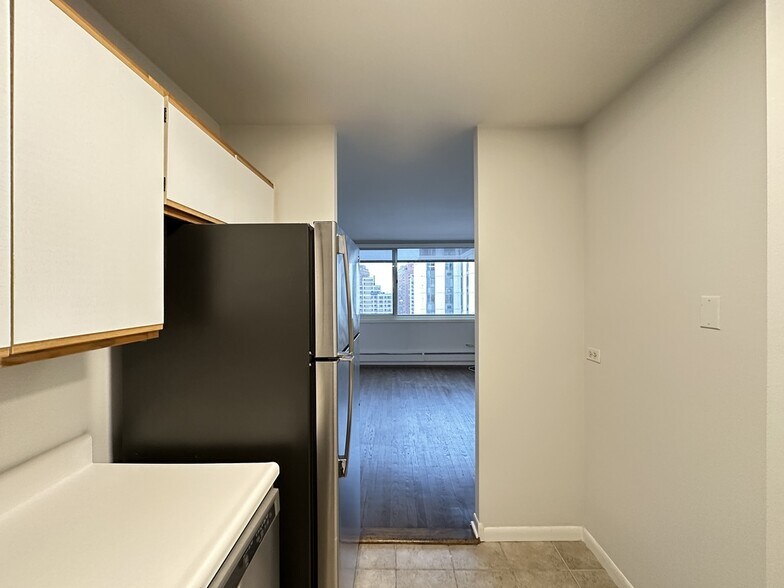 Building Photo - 1442 N Dearborn St