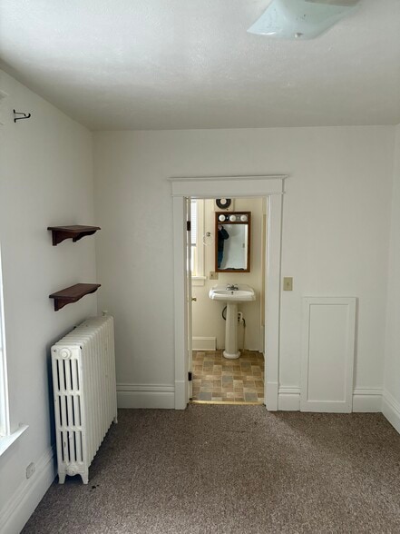 Building Photo - 510 N Front St