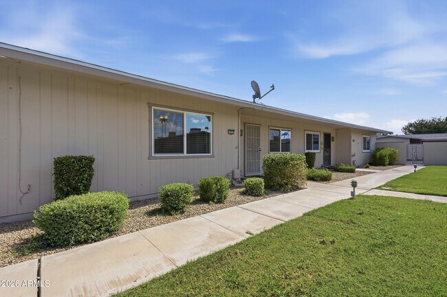 Building Photo - 10922 W Santa Fe Dr