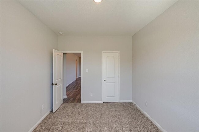 Building Photo - 520 Republic Dr