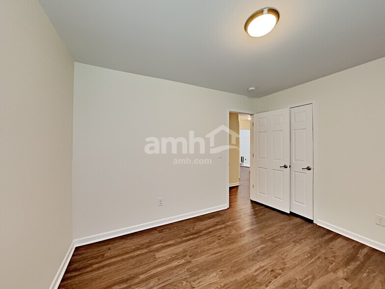 Building Photo - 1861 Cottage Grove Way