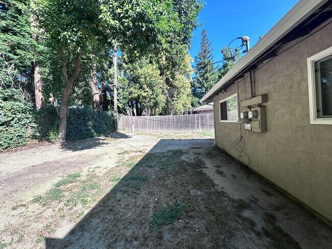 Building Photo - 955-957 Woodshire Way