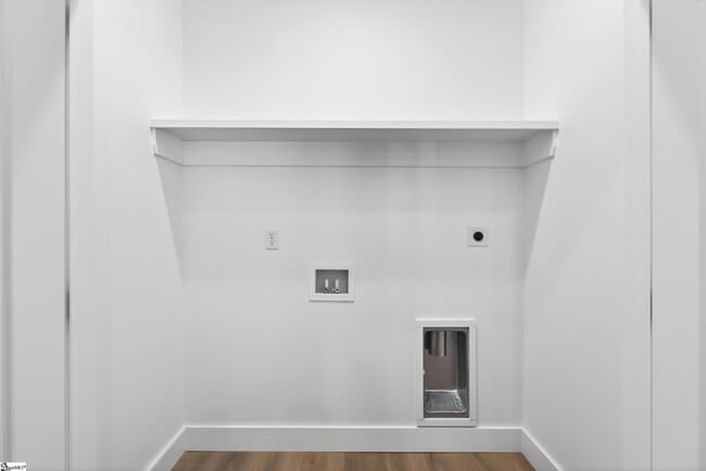 Building Photo - 1403 Lake Bowen Dam Rd