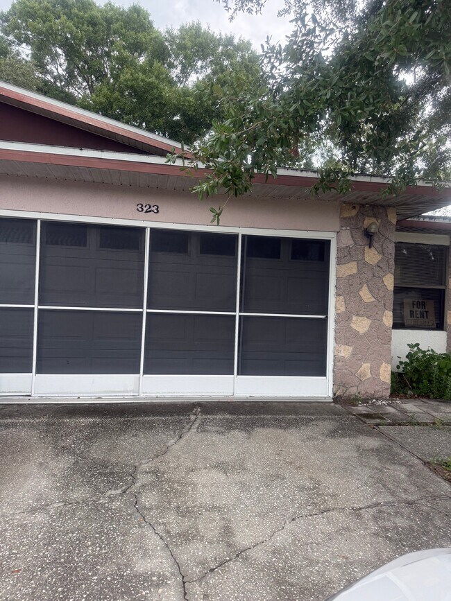 Building Photo - 323 Sherborne Ln