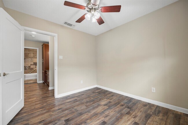 Building Photo - 115 Marlin Ave