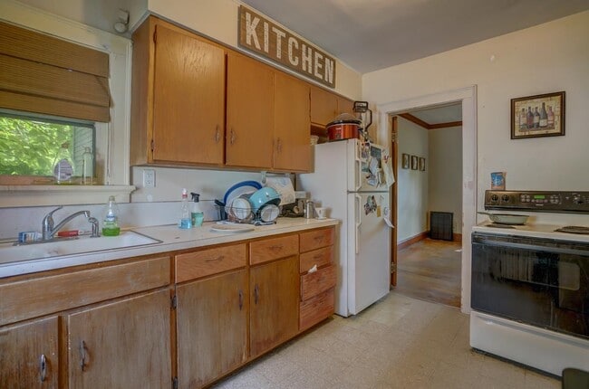 Building Photo - 2652 Milwaukee St