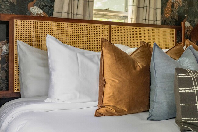 Building Photo - 52 Church St