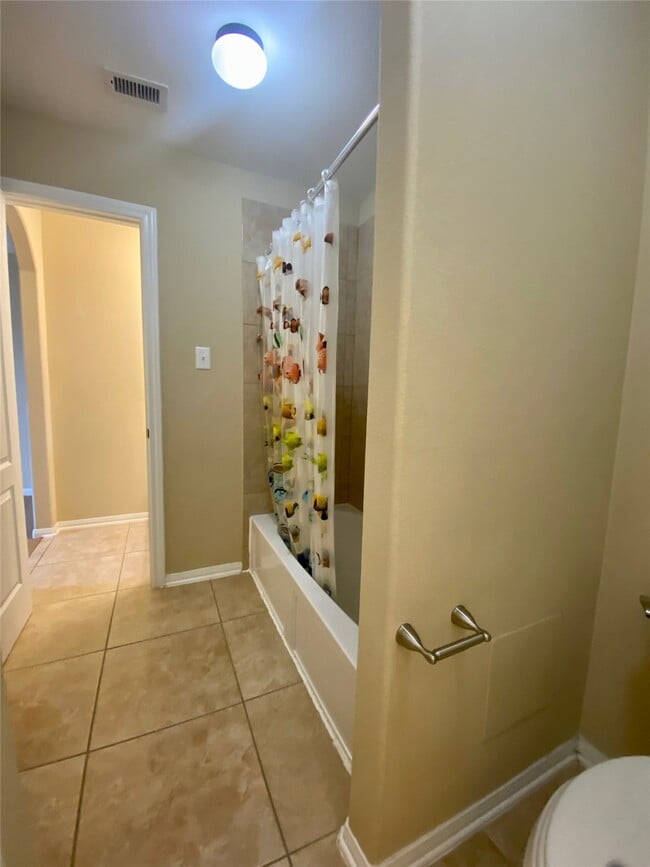 Building Photo - 15 Sagamore Ridge Pl