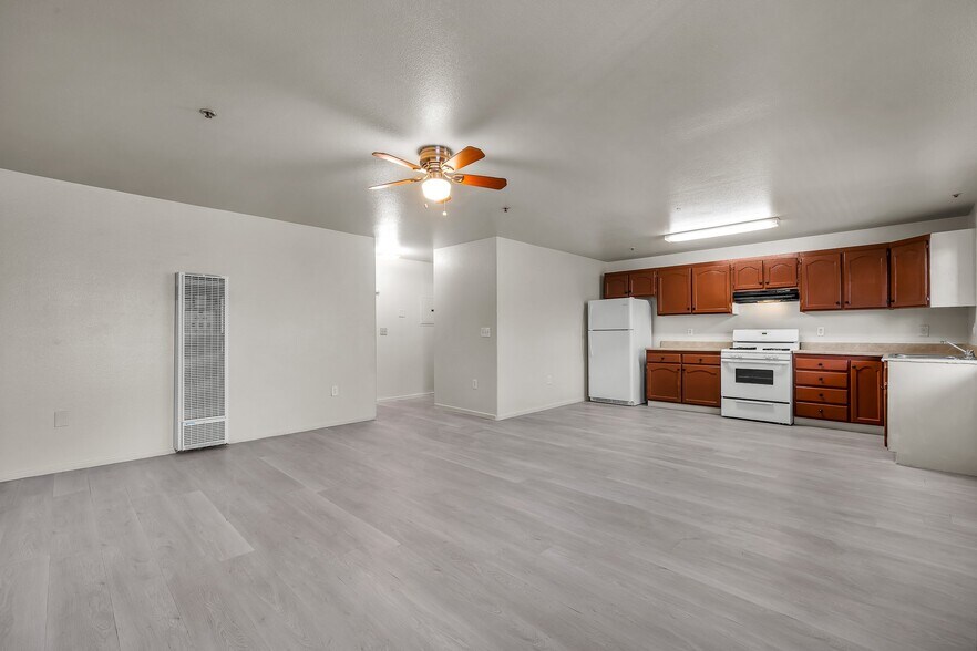 Building Photo - 5231 Huntington Dr N