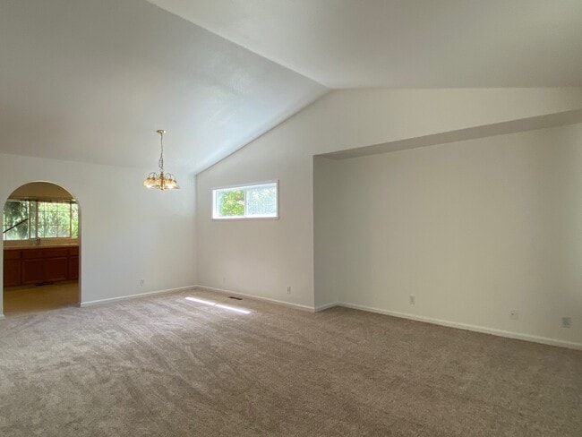 Building Photo - 331 Vistamont Dr
