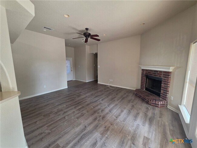 Building Photo - 322 Cedar Ridge Dr