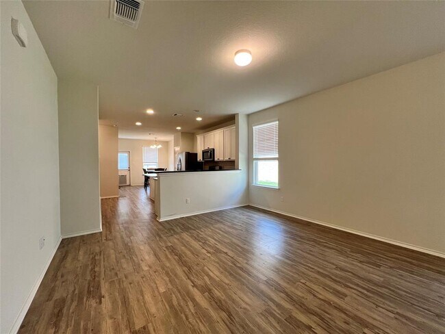 Building Photo - 220 Pepperbark Loop