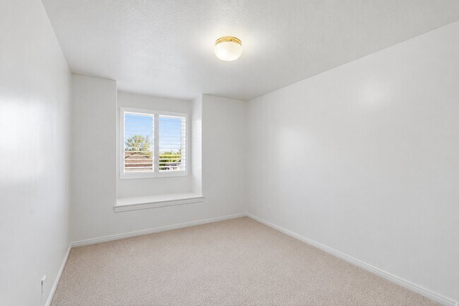 Building Photo - 1541 W 11150 S