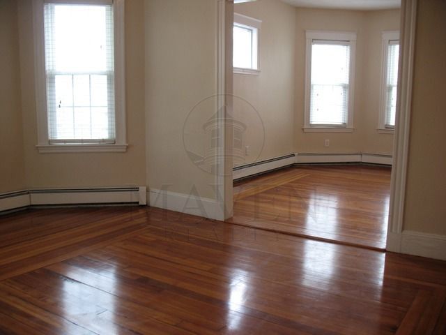 Building Photo - 835 Fellsway