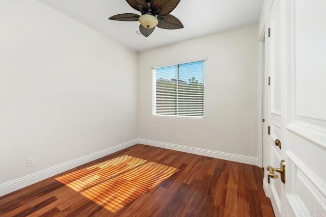 Building Photo - 5971 La Jolla Mesa Dr